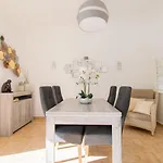 בית נופש 99 Adm Casa Mendes - Fabulous Townhouse